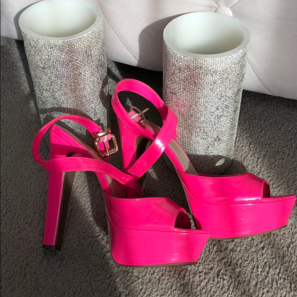 Jessica Simpson hot pink platforms!